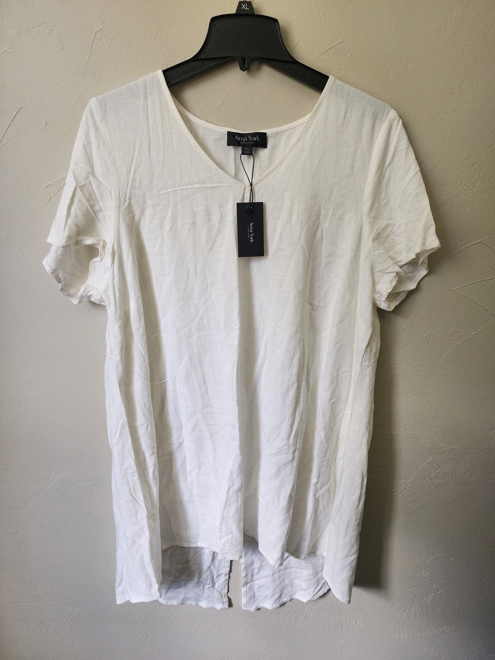 Arna York White V-Neck Short Sleeve Women's Top Size 18/20 NWT
